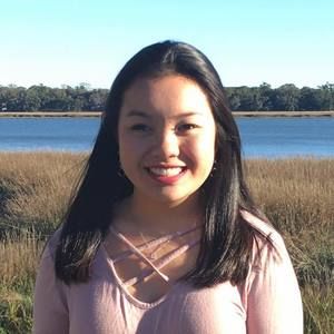Meet your Posher, Carolina